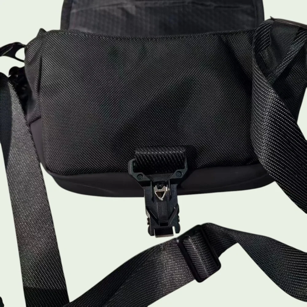 🌺 Tumi Bravo Series Flap Crossbody Bag